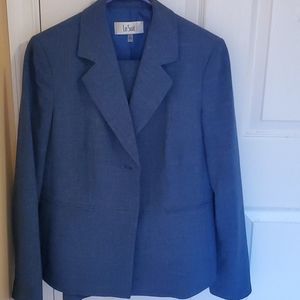 Women's suit